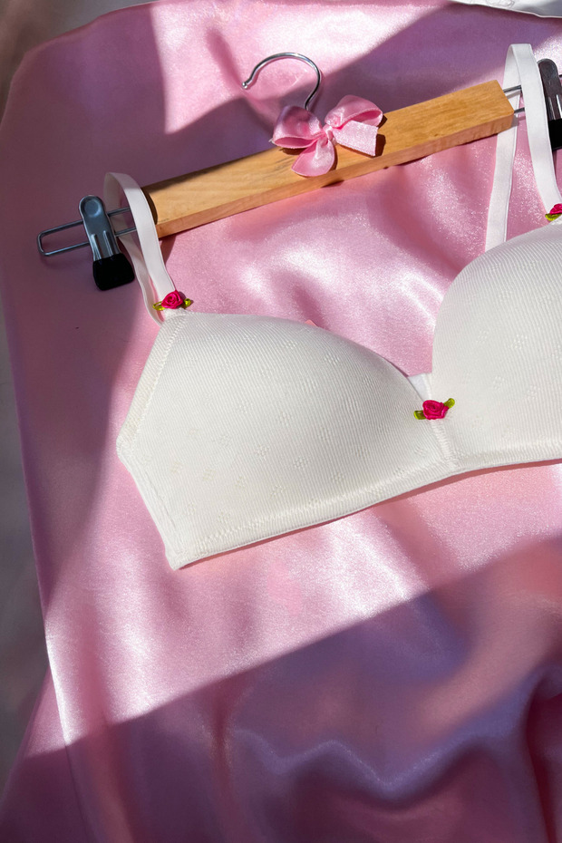 Marie Curie Wireless White Bra