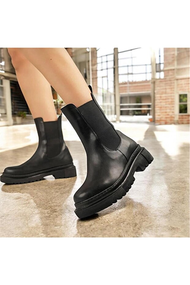 kadın kolej lastikli bot - 1