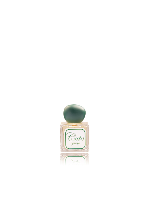 عطر بخاخ أخضر من مجموعة كيوت