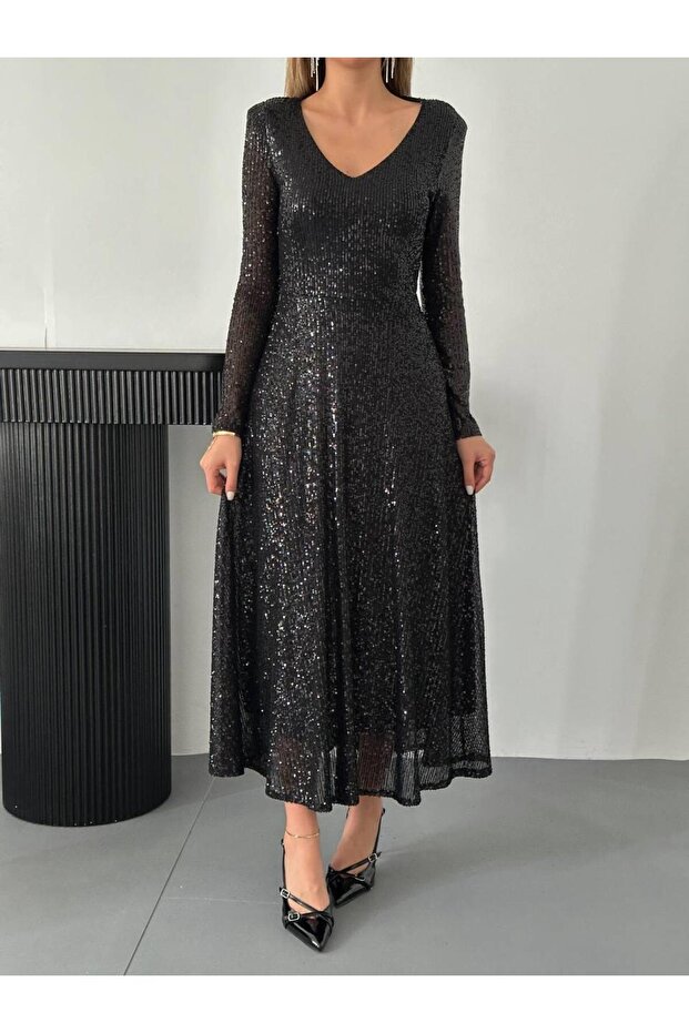 فستان مطرز بالترتر بظهر مكشوف - 4