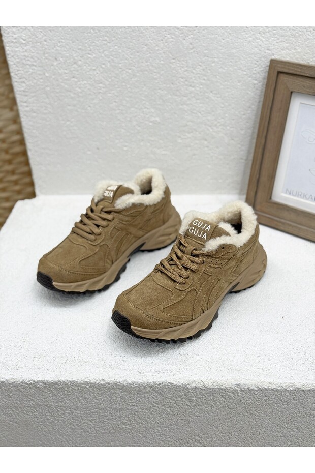 26K368-1 Genuine Leather Sneaker Sports Shoes with Fur Inside