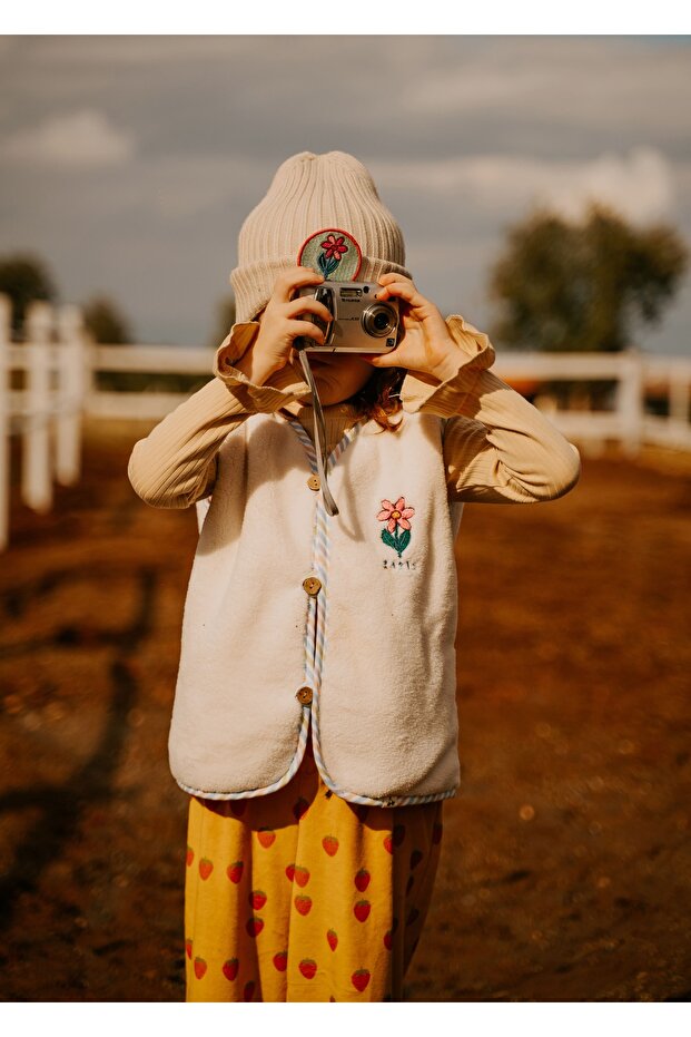 Petit Paris Flower Embroidered Plush Cream Vest