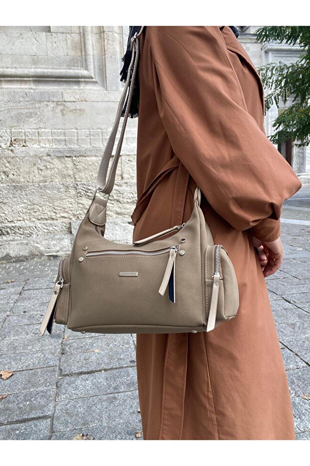 Crossbody and Shoulder Bag with 8 Compartments, Lined, Long Strap, Suitable for Daily Use - 4