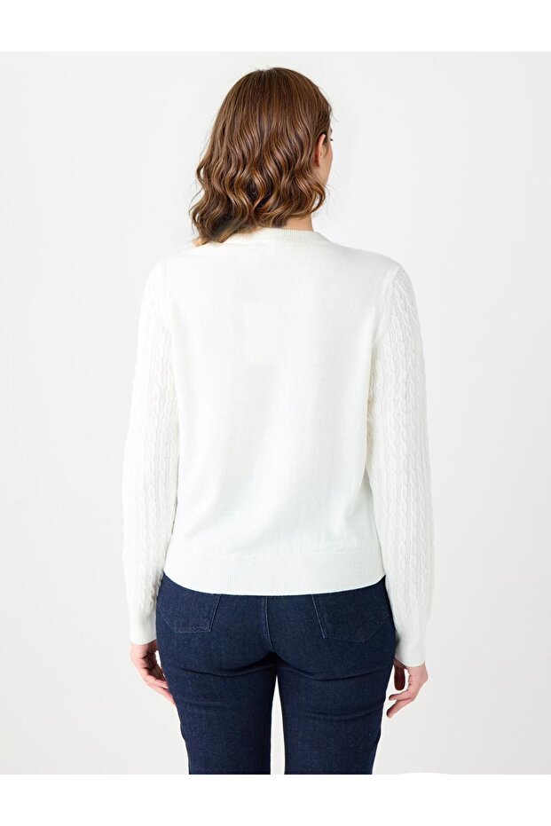 Ekru V Yaka Saç Örgü Desenli Triko Kazak - 5