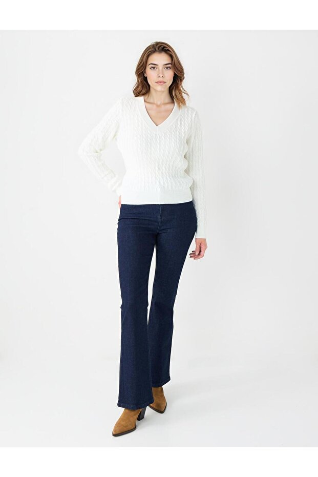 Ekru V Yaka Saç Örgü Desenli Triko Kazak - 2