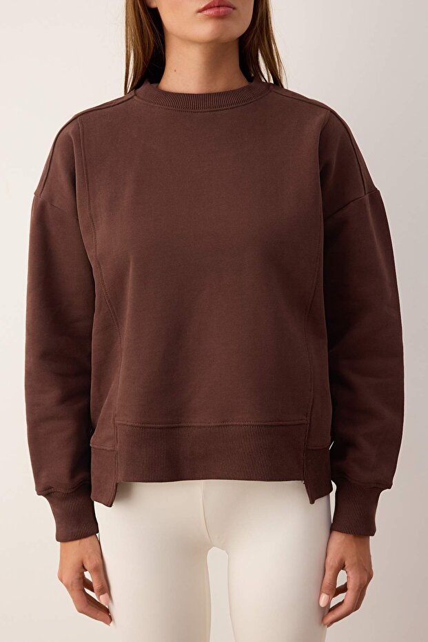Koyu Kahverengi Oversize Kalıp Dikiş Detaylı İçi Polarlı Örme Sweatshirt TWOAW26SW00204 - 4
