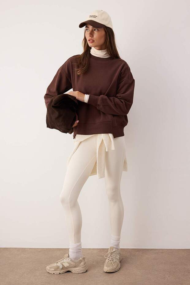 Koyu Kahverengi Oversize Kalıp Dikiş Detaylı İçi Polarlı Örme Sweatshirt TWOAW26SW00204 - 3