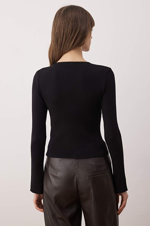 Siyah Aksesuar ve Cut Out/Pencere Detaylı Triko Kazak TWOAW26KZ00255 - 4