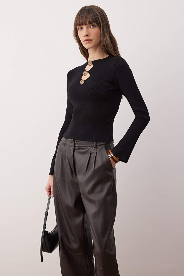 Siyah Aksesuar ve Cut Out/Pencere Detaylı Triko Kazak TWOAW26KZ00255 - 2