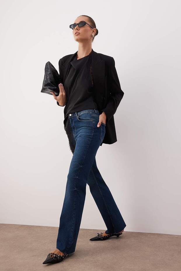 Koyu Mavi Paçası Kesikli Yüksek Bel Comfort/Esnek Flare Jeans TWOAW26JE00258 - 2