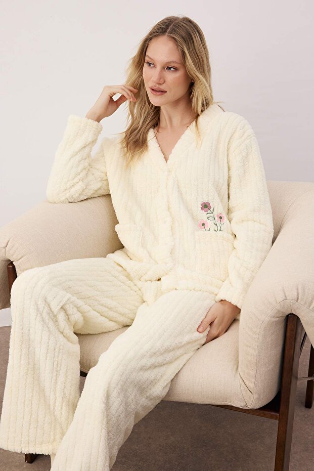 Ekru Düğmeli Cepli Çiçek Nakışlı Wellsoft Örme Pijama Takımı THMAW26PT00180 - 1