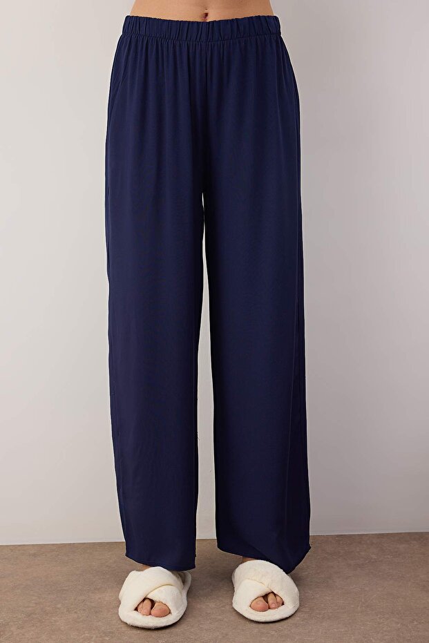Lacivert Kuşaklı Biye Detaylı Kruvaze Viskon Dokuma Pijama Takımı THMAW22PT1109 - 3