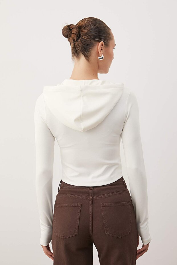 Ekru Soft Touch Kapüşonlu Fermuarlı Cepli Örme Sweatshirt TWOAW26SW00218 - 5