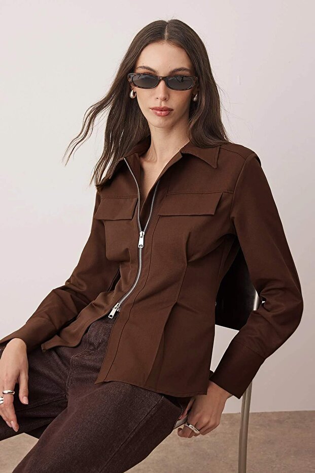 Koszula w kolorze ciemnobrązowym z zamkiem błyskawicznym TWOAW26GO00044 - 5