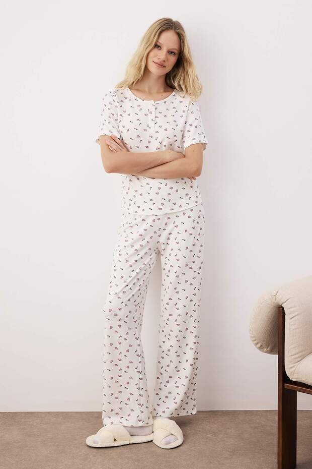 Beyaz-Çok Renkli Çiçekli Yumuşak Waffle Örme Pijama Takımı THMAW26PT00119 - 1