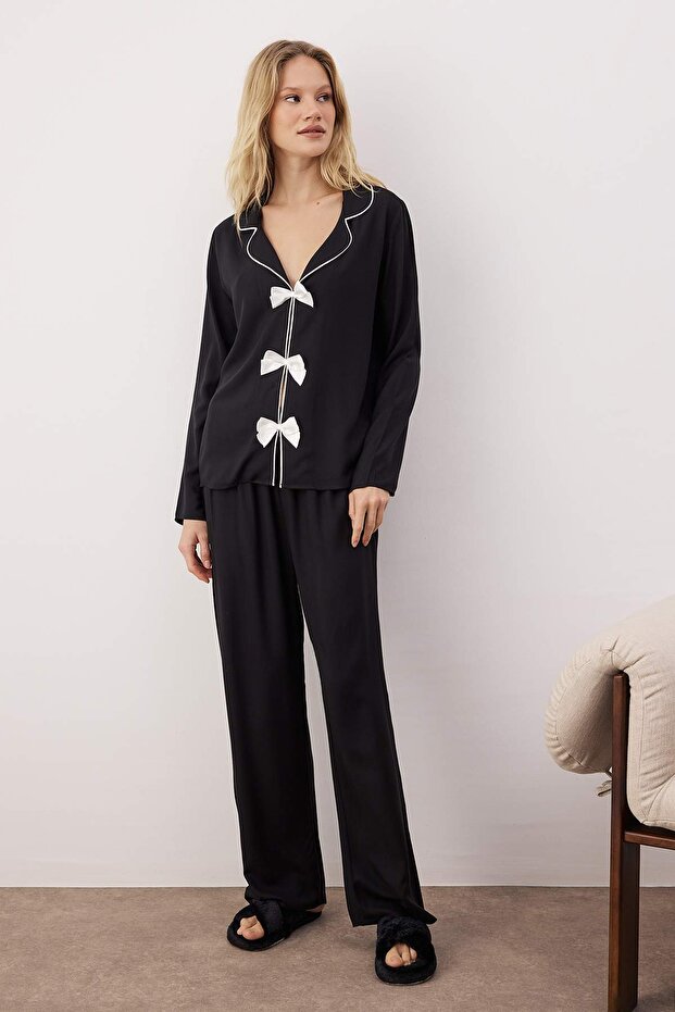 Siyah Kurdele/Fiyonk ve Biye Detaylı Viskon Dokuma Pijama Takımı THMAW25PT00032 - 2