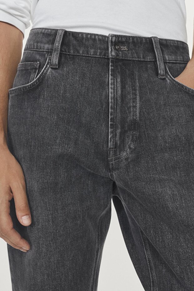 Tapered fit jean - 3