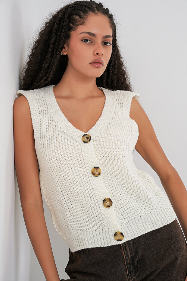 15881 Düğmeli Kısa Triko Yelek - Ekru - 4