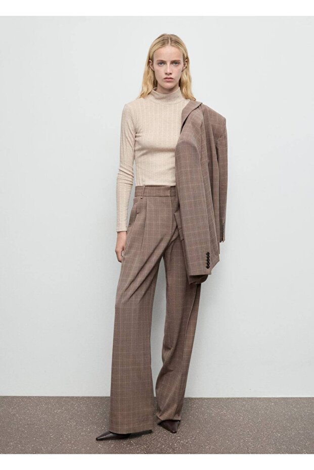 Lastikli dik yaka tişört - 2