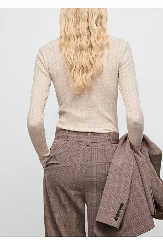 Lastikli dik yaka tişört - 4