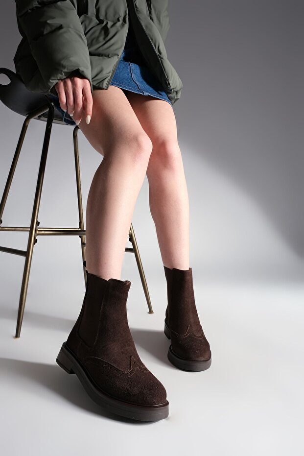 Női valódi bőr elasztikus oldalszalagos keserűbarna alkalmi csizma Yestin barna velúr - 4