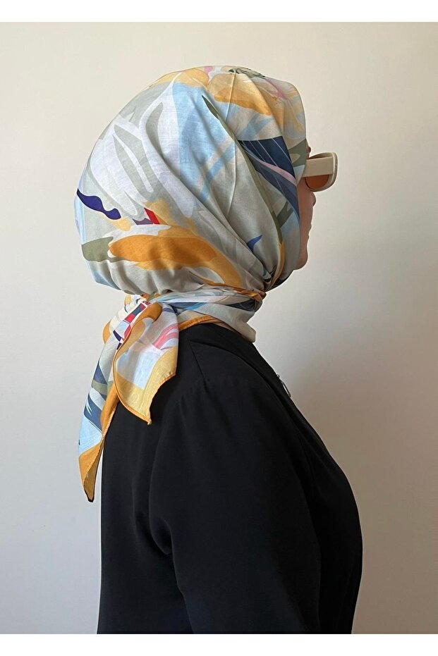 وشاح أصفر ناعم منقوش بالزهور - 2