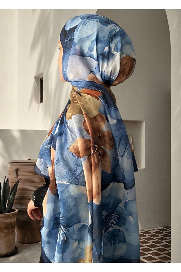 شال ناعم باللون الأزرق الداكن بنمط الورد - 1