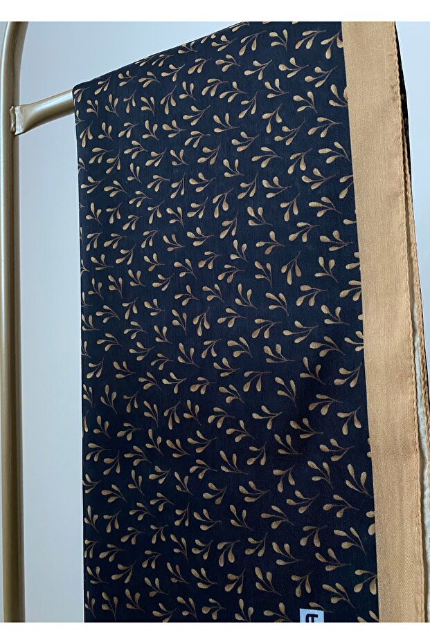 وشاح ناعم بنمط أوراق الشجر باللون البني - 6