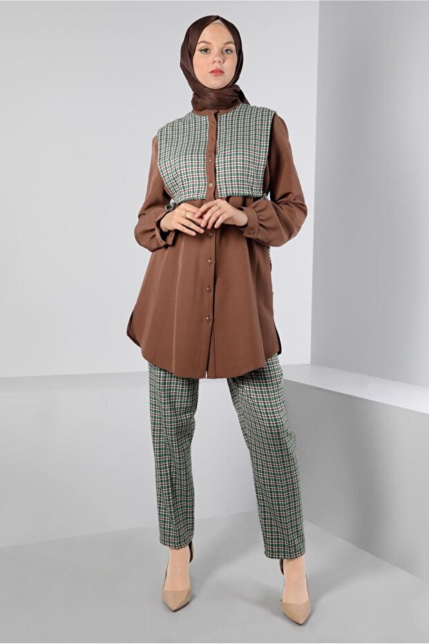 Double Pants with Binding Detail and Clog Pattern. Team 43266 - 1