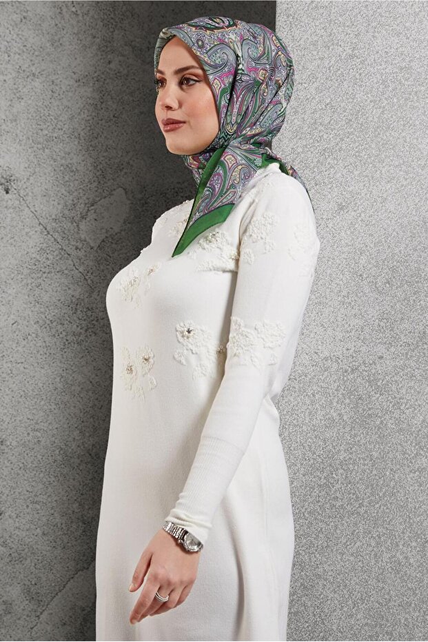 ألفينا وشاح منقوش 8515