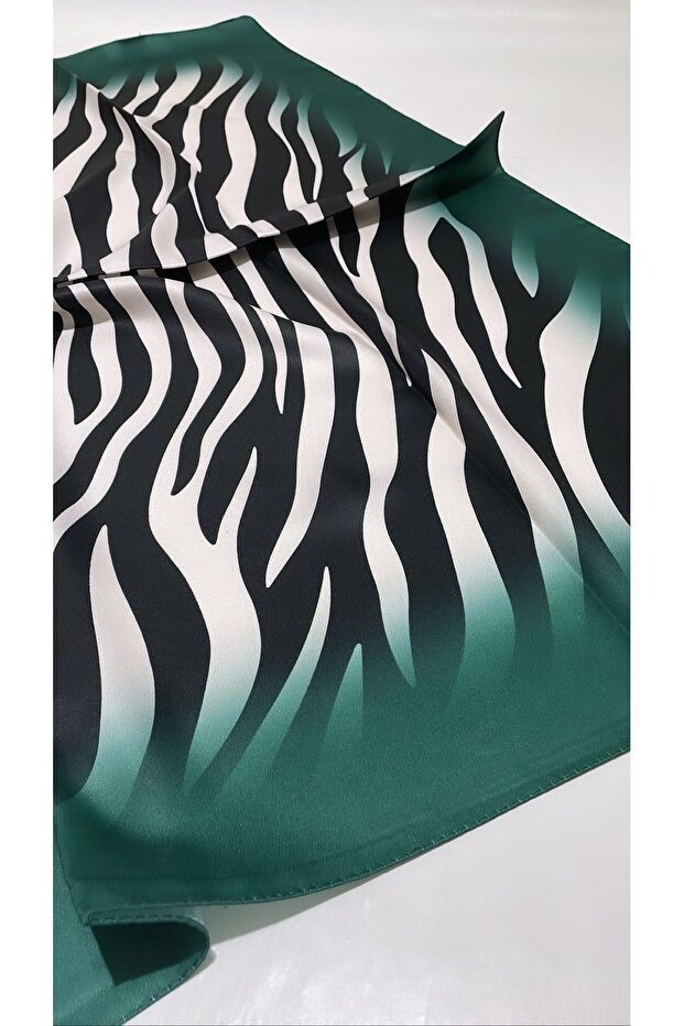 وشاح تويل نمط الحمار الوحشي نمط الحرير 90 × 90 سم (زمرد) - 3