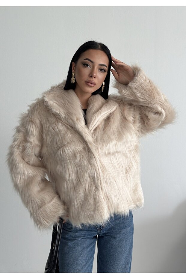 Short Imported Beige Fur Jacket with Front Closure and Collar