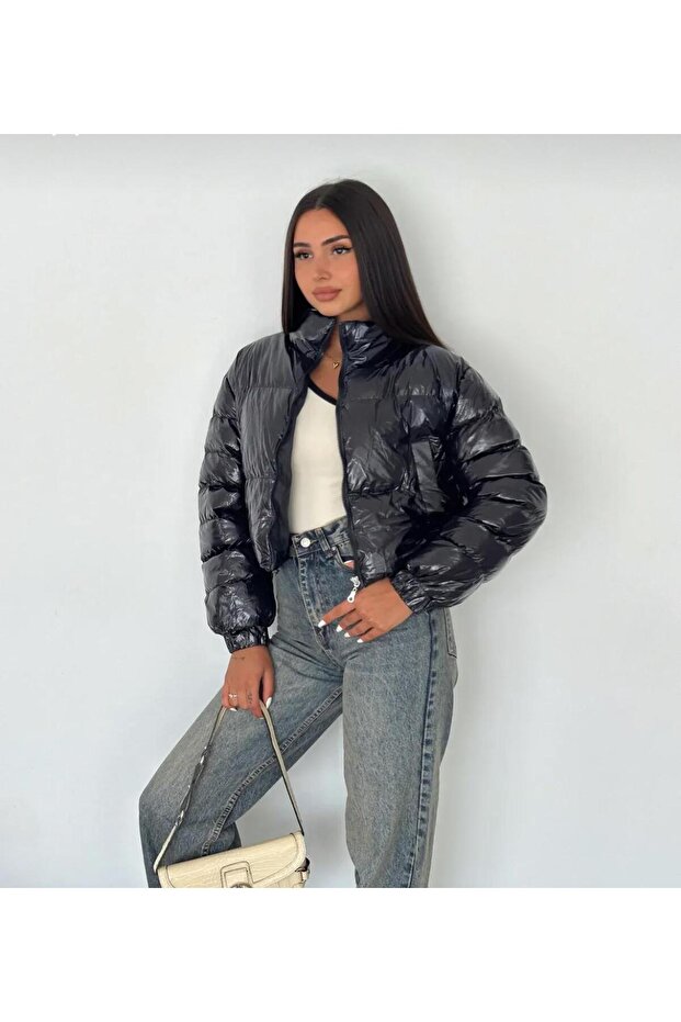 Women Shiny Black Mock Neck Zipper Short Puffer Coat