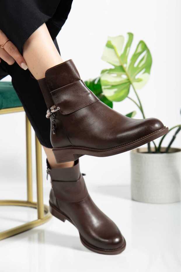 Brown Buckle Detailed Boots