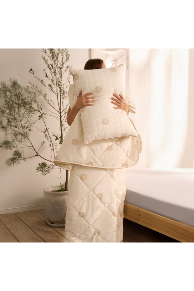 Natural Wool Filled Quilt 195X215 cm – Warm, Breathable, and Premium Double Quilt