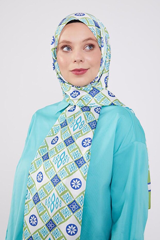 شال بنمط قطرات العشب الأخضر