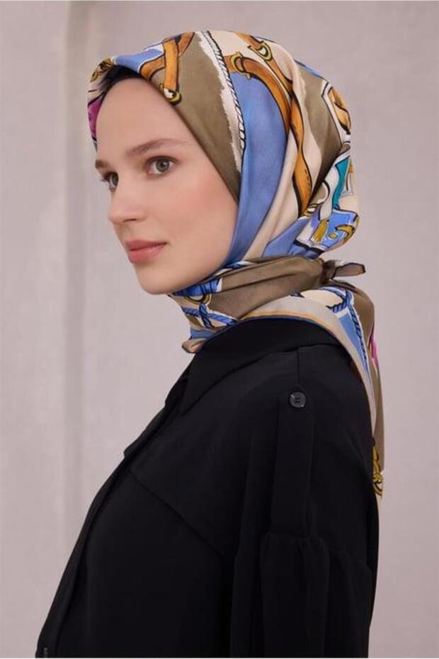 وشاح حرير تويل 100% بنمط الأشياء الزرقاء 4205 - 31