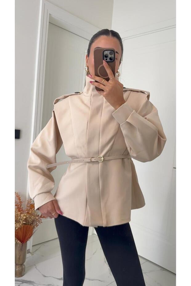 سترة بتصميم حزام بلون الكريم - 1