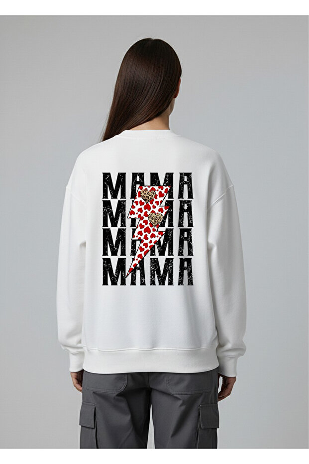 سويت شيرت نسائي قصة فضفاضة برقبة دائرية باللون الأبيض مطبوع عليه ENERJİK MAMA