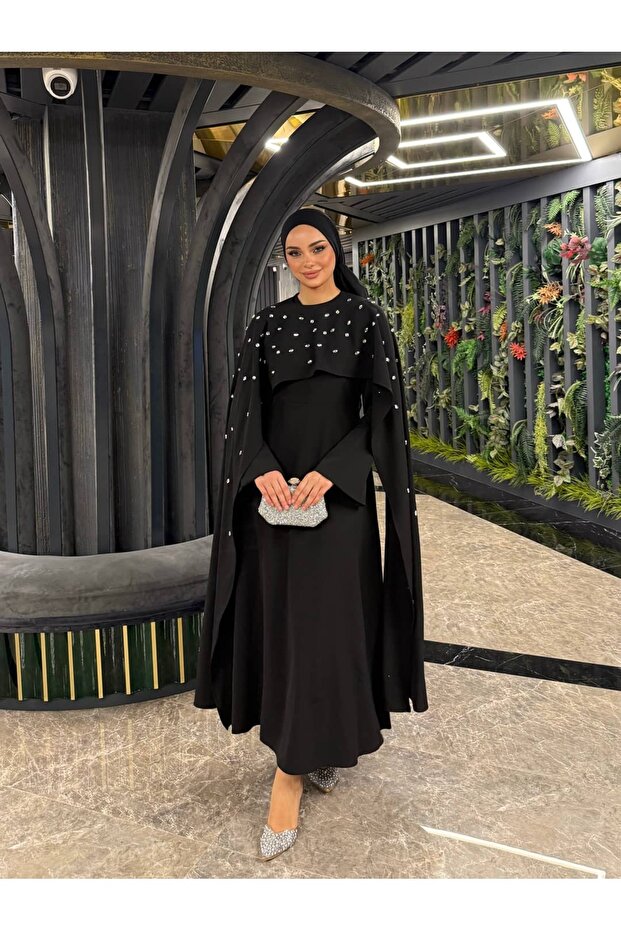 فستان Valeria مزين بالأحجار