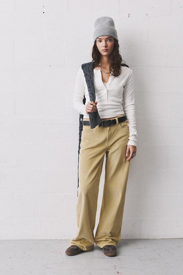 Düğmeli dar kesim t-shirt - 4