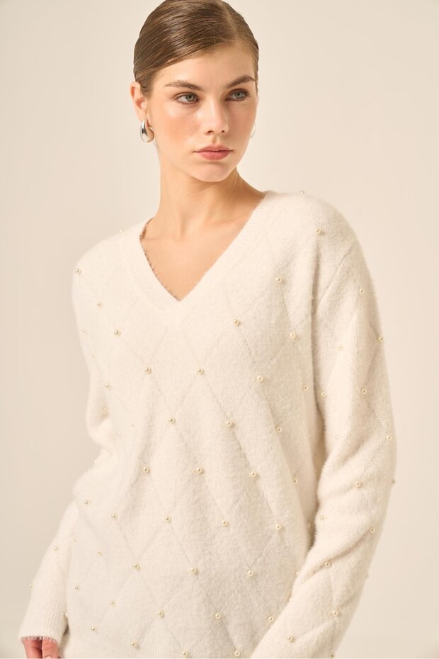 Women's Pearl Detailed Diamond Patterned V-Neck Sweater Ecru 25057