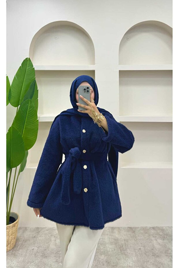 سترة مخملية بأزرار ذهبية - 1