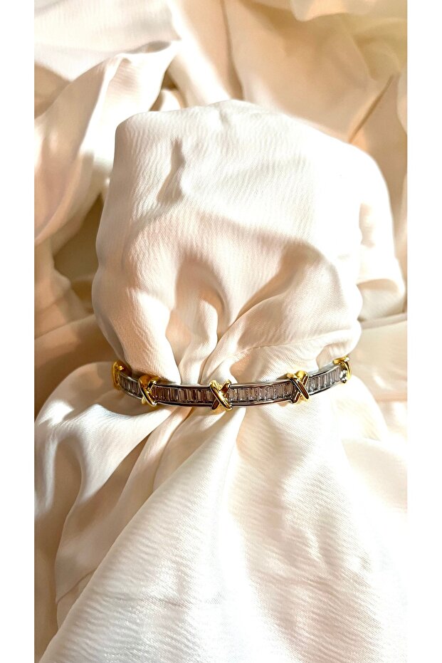 Special Series Stone Detail Xoxo Handcuff Model Bracelet