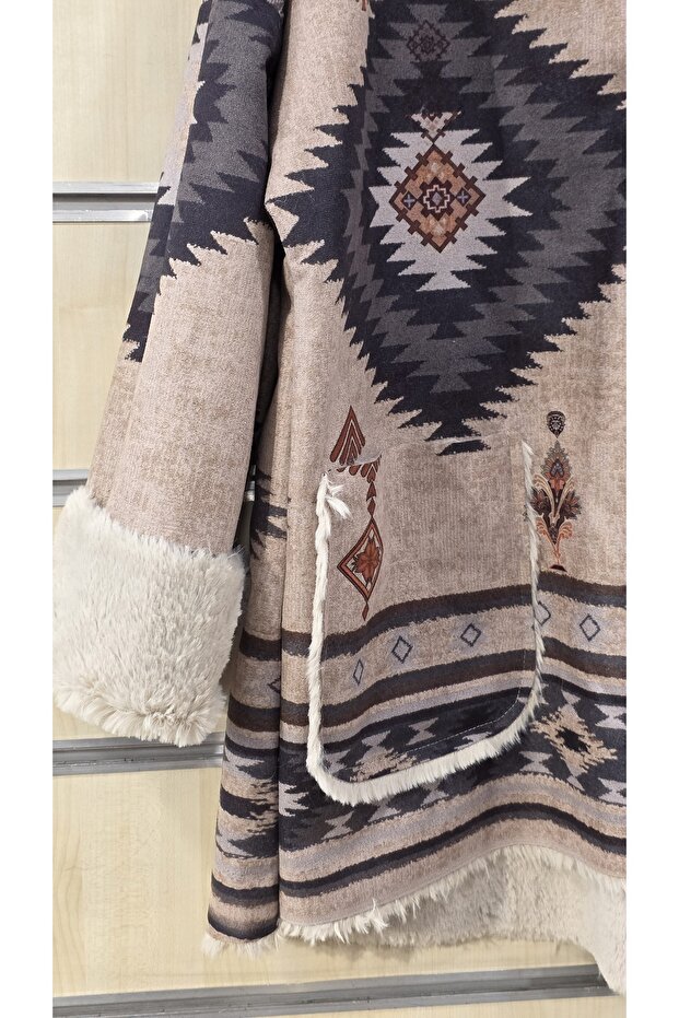 Ethnic Pattern Inside Plush Coat - 3