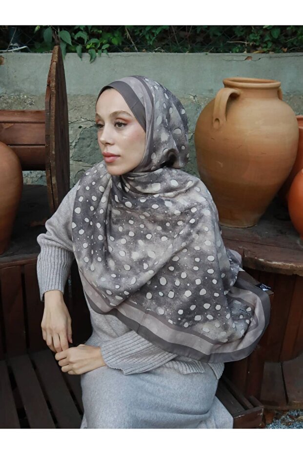 شال لينا بنمط الغزال