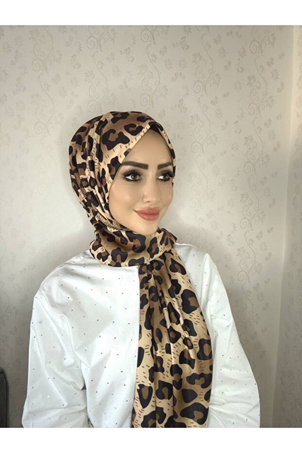 Dp22 Patterned Pera Ready-To-Wear Shawl with Snap Fasteners at the Chin