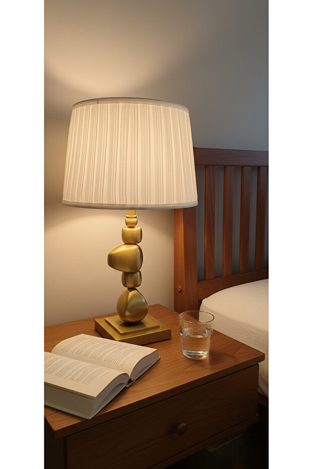 Table lamp art installations - 1