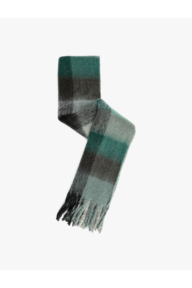 Soft Textured Tasseled Plaid Long Scarf