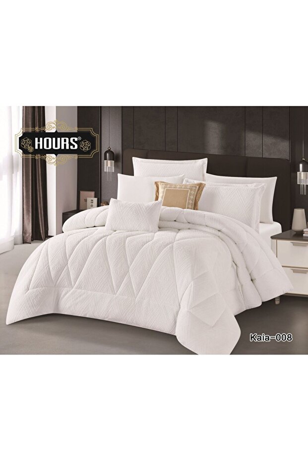 Plain bedspread with an elegant classic pattern - 1